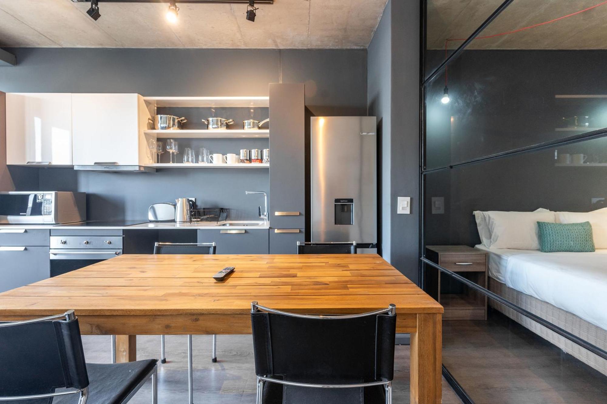 Wex624 - Spacious Modern Apartment-pool Bar Gym *