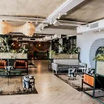 Wex624 - Spacious Modern Studio Apartment-Pool Bar Gym