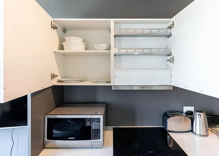 Wex624 - Spacious Modern Studio Apartment-Pool Bar Gym