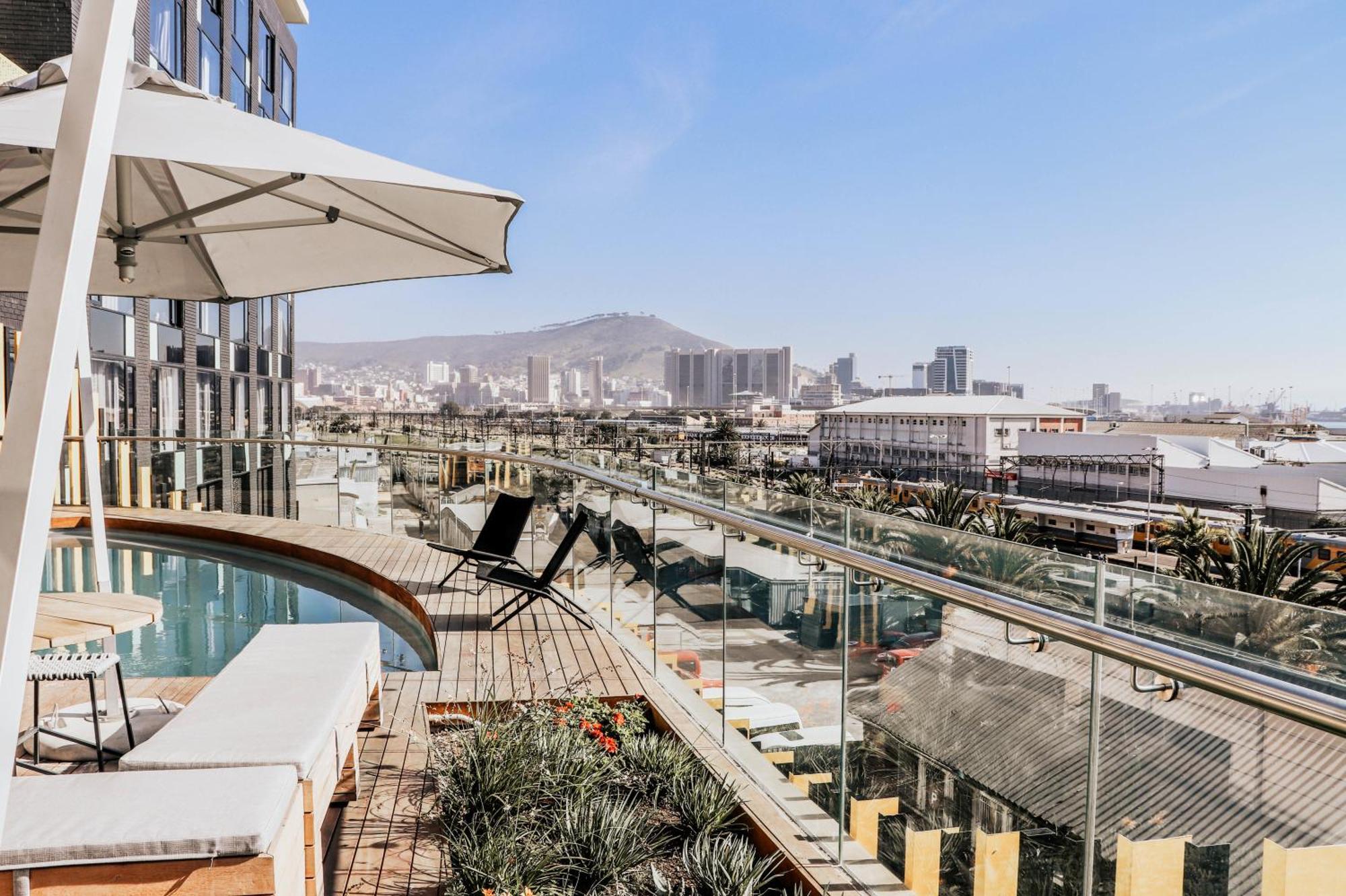Wex624 - Spacious Modern Apartment-pool Bar Gym * Le Cap