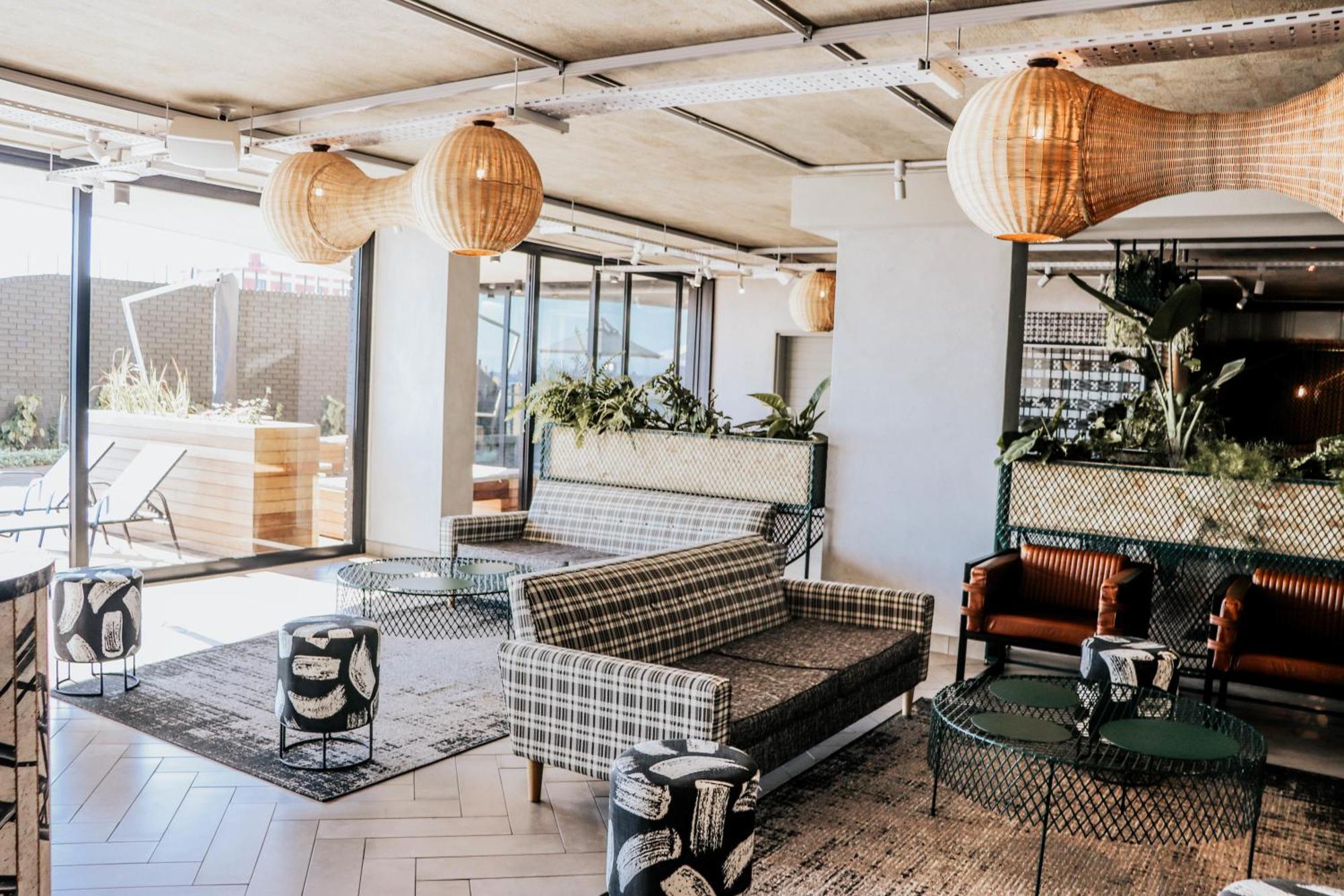 Wex624 - Spacious Modern Apartment-pool Bar Gym Le Cap