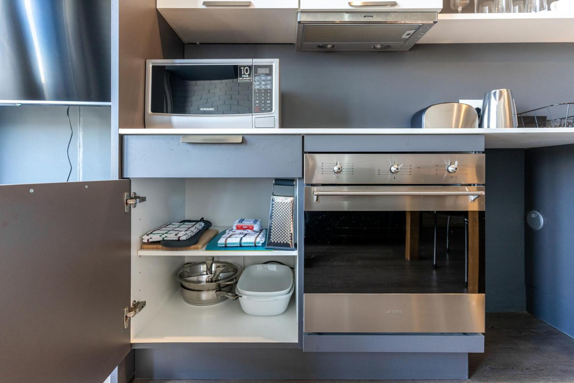 Wex624 - Spacious Modern Apartment-pool Bar Gym